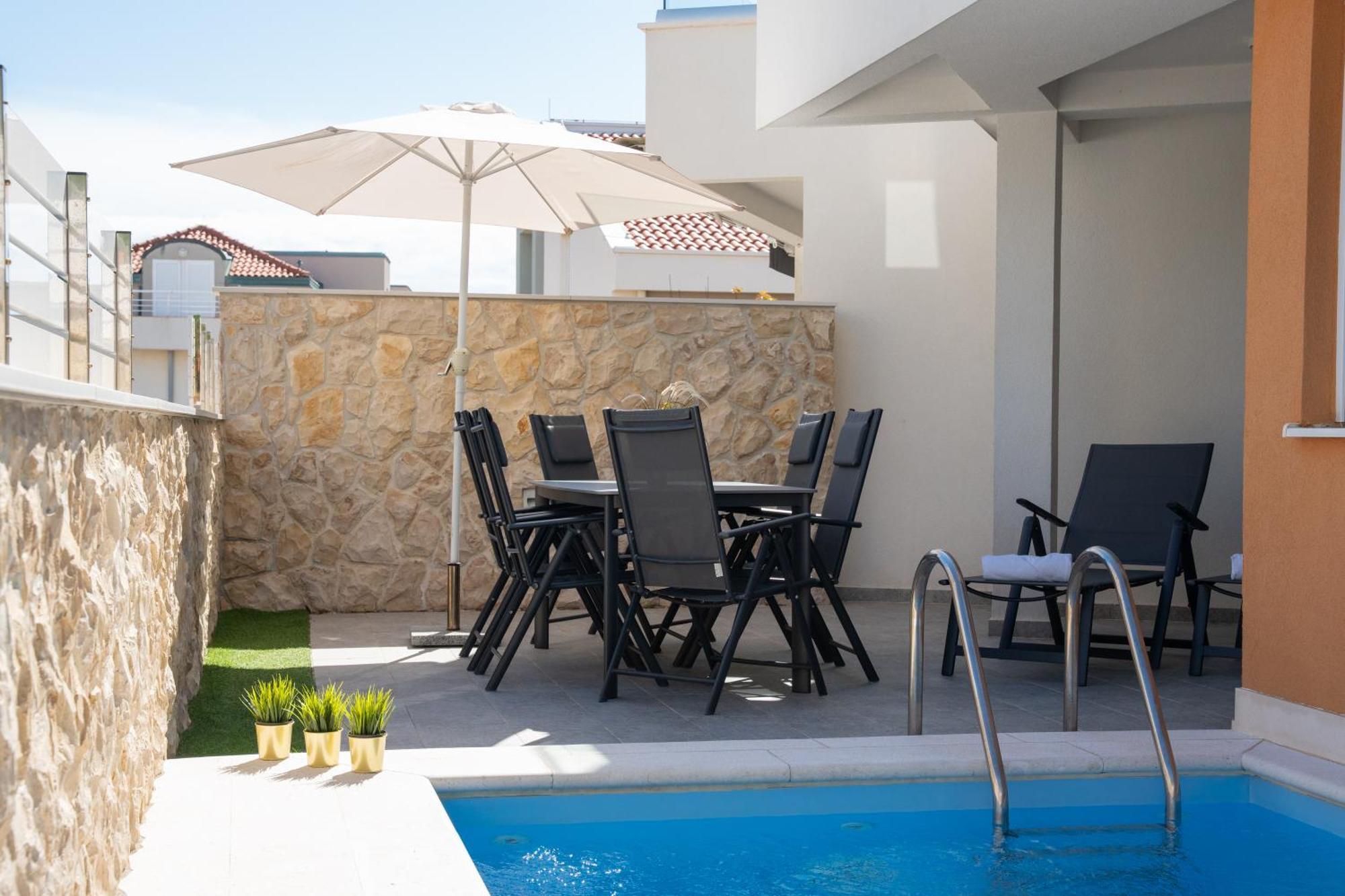 Apartment Funtastic With Private Pool ノヴァリャ エクステリア 写真